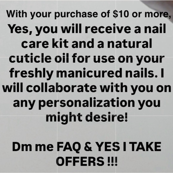 Red and Green Glitter Press-On Nails - Picture 5 of 8